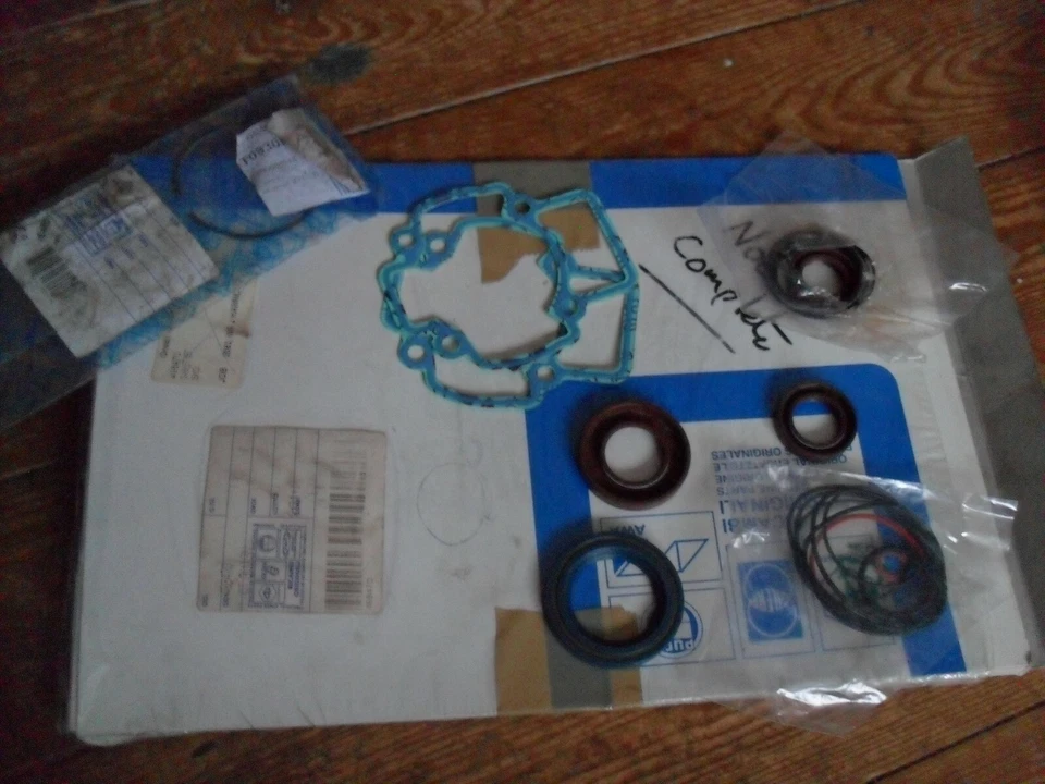 Aprilia SR 50 LC Gilera DNA Piaggio Zip LC Derbi GP1 odd Gaskets from Set 498470 - Image 1 of 1