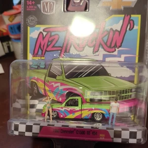 M2 Machines Diorama 1990 Chevrolet C1500 SS 454 M2 Truckin’ OBS R09 Only 6,000 - Picture 1 of 5