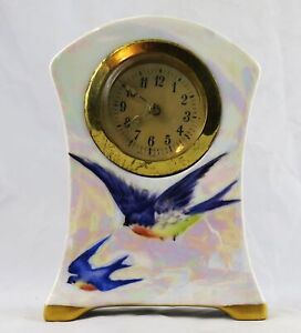 Ręcznie malowany zegar toaletkowy Royal Austria niebieskie ptaki jaskółki 5-5/8" x 4"