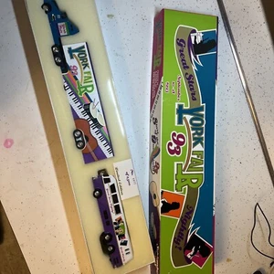 Camión York Fair, PA 1993 remolque tractor con autobús como nuevo en caja rosa blanca - Imagen 1 de 5