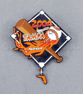 Pasador de solapa de béisbol Tampa Florida FL 2004 ola de calor para niñas lanzamiento rápido - Imagen 1 de 1