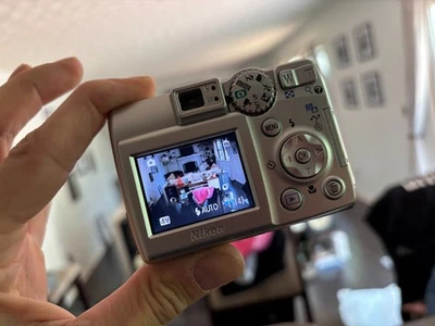 Nikon Coolpix 4600 Digital Camera Silver 4MP 3x Zoom Compact w Accessories - Image 1 of 4