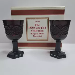 Vintage Avon Weingläser zwei 1876 Cape Cod rubinrotes Glas um 1992 - Bild 1 von 9