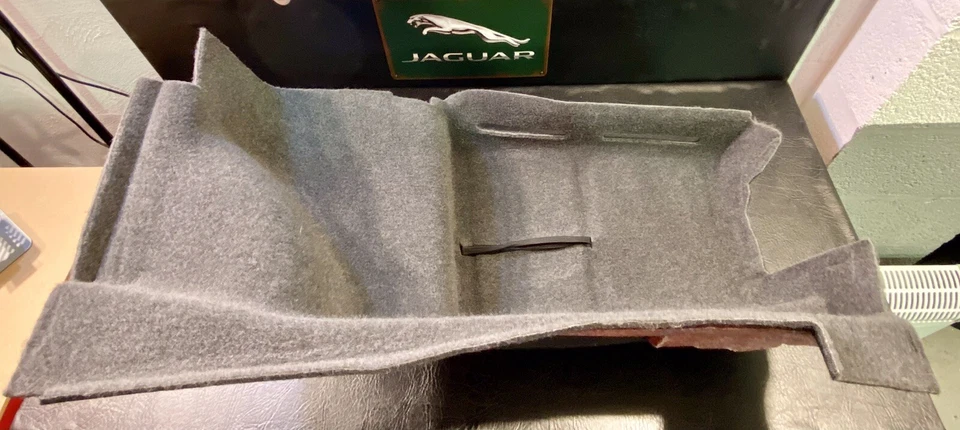 Jaguar Daimler Sovereign XJ8 XJR X308 Bota Piso Alfombra Compartimento Foto 1 de 3