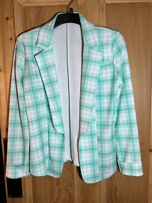 green and white checked boohoo jacket, size 10 - Image 1 of 2