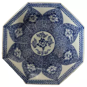 CHINESE BLUE AND WHITE PORCELAIN PLATE, POSSIBLY KANGXI PERIOD, 17TH CENTURY - Picture 1 of 3