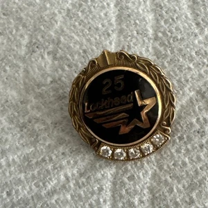 Prendedor de premio Lockheed Martin vintage de oro y diamantes de 10 quilates de 25 años de servicio al empleado - Imagen 1 de 6