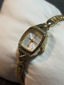 Classic Vintage Style Timex Women Cocktail Watch Gold Tone Quartz Wristwatch - Picture 1 of 17