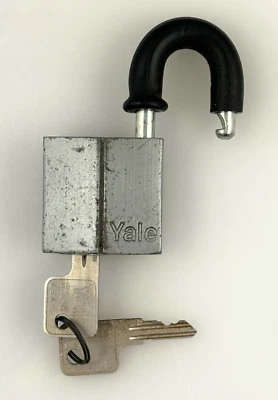 Vintage 1970's Yale Eaton Industrial Padlock with 2 Original Keys - Image 1 of 4