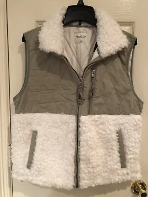 Nuevo con etiquetas Chaleco Abercrombie And Fitch Mujer Verde Blanco Talla M $69 Foto 1 de 4