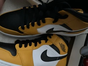 Air Jordan 1 Mid Taxi - Picture 1 of 4