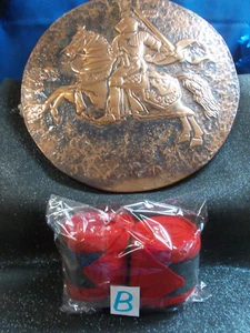 **** LOVELY RED POLYESTER HORSE BANDAGES PAIR ( 2 ) NEW SELF GRIP TABS **** # B - Picture 1 of 14