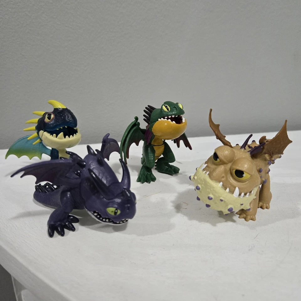 Nuevo Lote de 4 Mini Figuras Cómo Entrenar a Tu Dragón HTTYD Defensores de Berk Foto 1 de 4