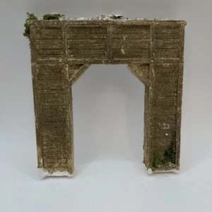 Vintage HO 1/87 Weathered Painted Tunnel Portal Single Track Wood Timber - Picture 1 of 4