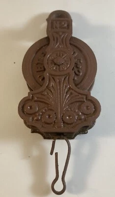 J&F - Ancienne Poulie à Chaîne - Suspension Monte Et Baisse en fonte XIXeme - Photo 1/4