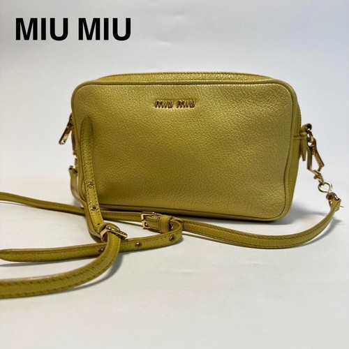 Borsa a tracolla per fotocamera Miu Miu logo raccordi in metallo pelle venata