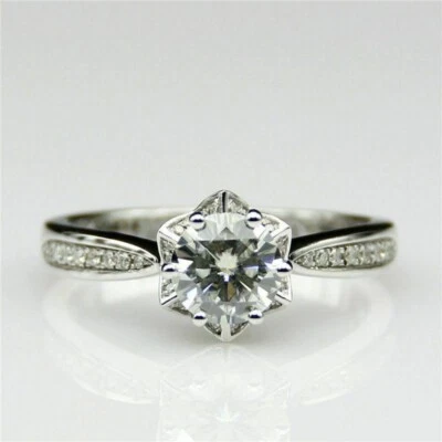 Alianza de compromiso de piedra moissanita de corte redondo de 2,0 quilates de oro blanco macizo de 14 quilates Foto 1 de 4