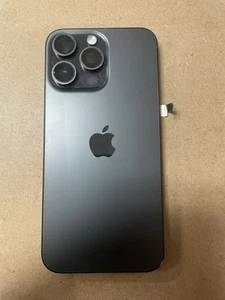 Repuesto Carcasa Trasera iPhone 15 Pro Max con Piezas Pequeñas OEM -Lente Negro-Broke - Imagen 1 de 7
