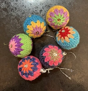 NEW BRIGHT 6 hand crochet  Christmas Baubles Decoration ornaments sequin gift - Picture 1 of 6