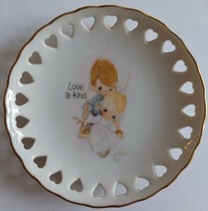 Precious Moments ""Love Is Kind"" Piatto da piatto ritaglio cuore rotondo 1978 - Foto 1 di 5