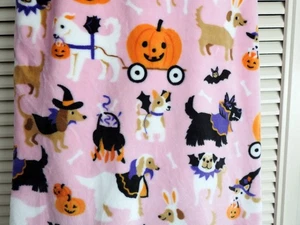 NWT Adorable Halloween Dogs Decorative Extra Soft Plush Throw Blanket Pale Pink - Picture 1 of 4