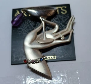 Wunderschöne Artefakt Weinliebhaber Brosche Neu auf Anstecknadelkarte. - Bild 1 von 3