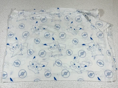 Ropa de cama plana doble blanca y azul Pokemon Pikachu y Poke Ball Foto 1 de 3