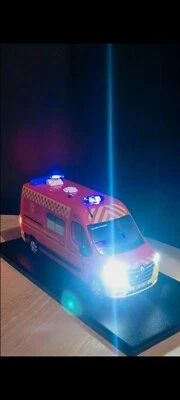 Renault Master pompiers 1/43 2019 VSAV SDIS 06 - Eligor 117638 - Photo 1/2