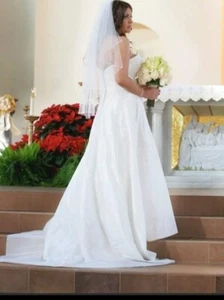 Amazing Bride By Demetrios Wedding Dress - Picture 1 of 13