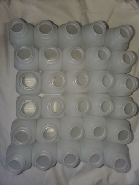 Paquete de 12 botellas de jugo de plástico PET transparente de 8 onzas (8.5  fl oz) con tapas negras, 1 cepillo, botellas de leche vacías de plástico