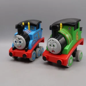 Lote de juguetes Mattel Thomas & Perry The Train Press & Go Stunt Engine probado - Imagen 1 de 4