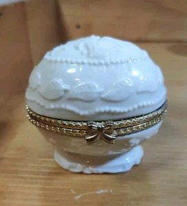 Vtg Ivory Embossed Porcelain Oval Egg Shaped Trinket Box Hinged Lid Flowers 3" - Picture 1 of 9