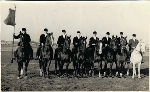 Hippique Caballo Deportes Llevando la Bandera RPPC 06.73 - Imagen 1 de 2