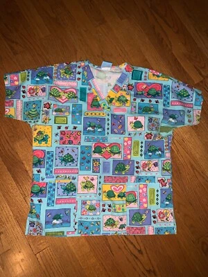 HQ High Quality Basics TURTLE TORTOISE LOVE Scrubs Nurse Dentist Sz L ❤️tb9j9 - Image 1 of 4
