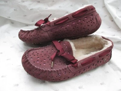 UGG Australia Dakota Flora perforado 1011228 EE. UU. 8 mujeres 39 UE gamuza cuero arco Foto 1 de 4