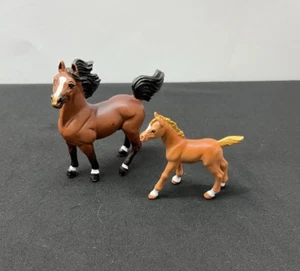 2 Safari LTD Horse Figurines Colt & Arabian - Picture 1 of 11