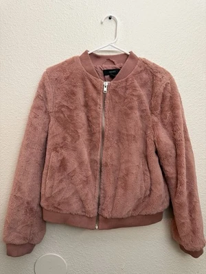 Chaqueta difusa de peluche rosa Forever 21 para mujer Foto 1 de 4