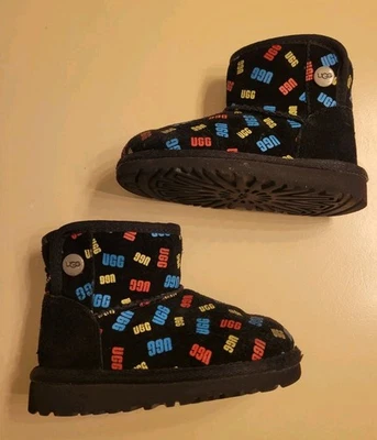 Botas Ugg para niños negras talla 8 niño pequeño Foto 1 de 4