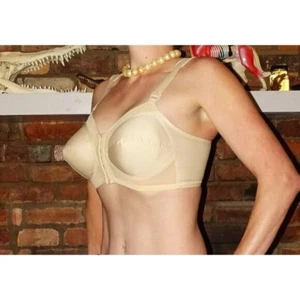 Vintage Ivory Exquisite Form Bullet Bra 44 C front closure - Picture 1 of 8