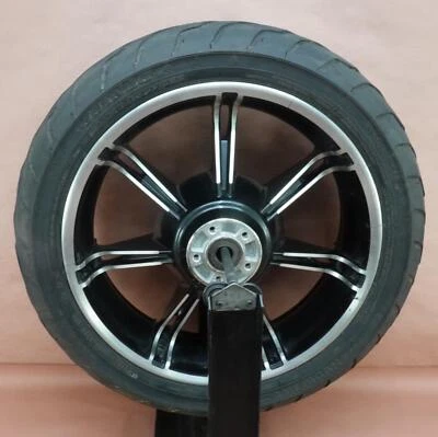 Llanta trasera Michelin 180/55 B18 Harley Davidson FLTRK Road Glide 14-24 Foto 1 de 4