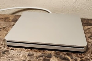 Apple USB Superdrive External Drive, CD, DVD, MODEL A1379 - Afbeelding 1 van 3