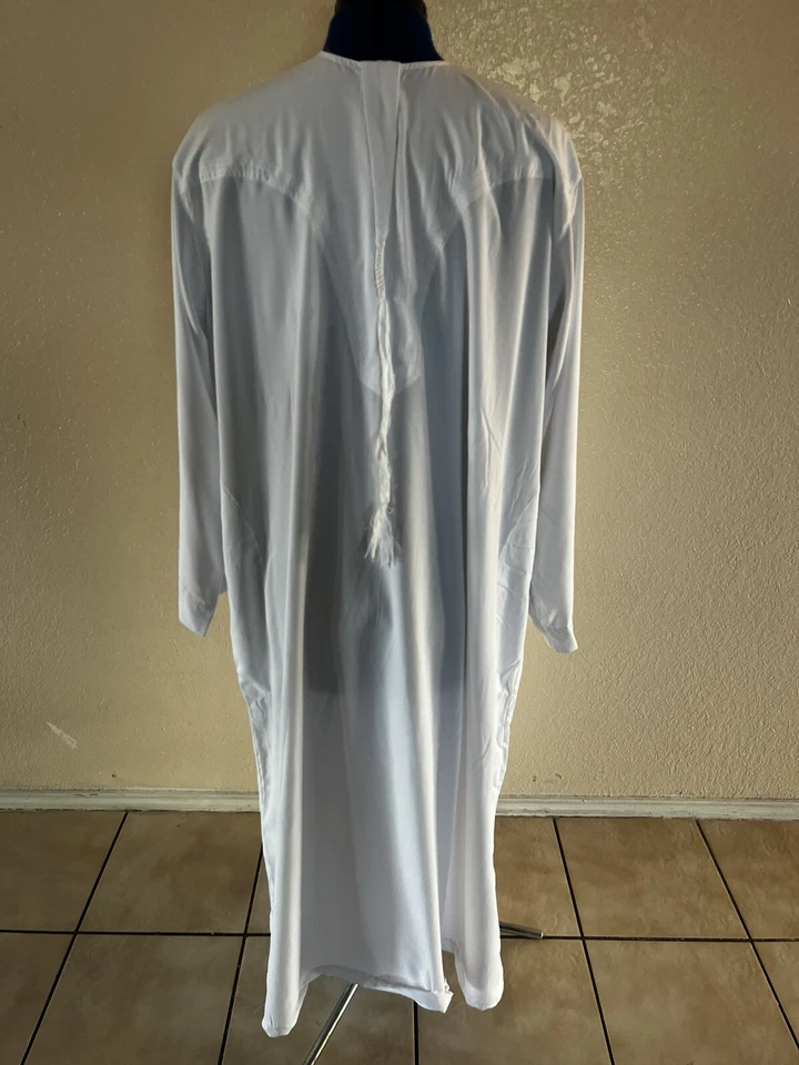 Thobe árabe blanco para hombre con bolsillos muy profundos Foto 1 de 4