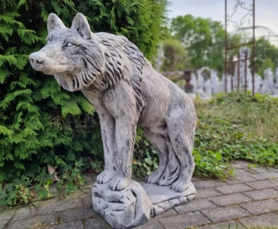 🔶Wolf Steinfigur 95 cm Lebensgroß Felsen Gartenfiguren Steinkunst BLACKFORM - Bild 1 von 2