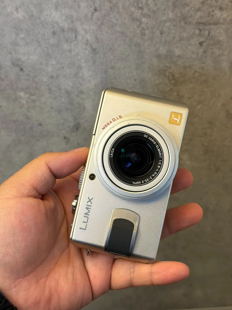 希少♦️Panasonic LX1 Panasonic Lumix DMC-LX1 DIGITAL CAMERA SILVER 8.4MP 4x LEICA LENS