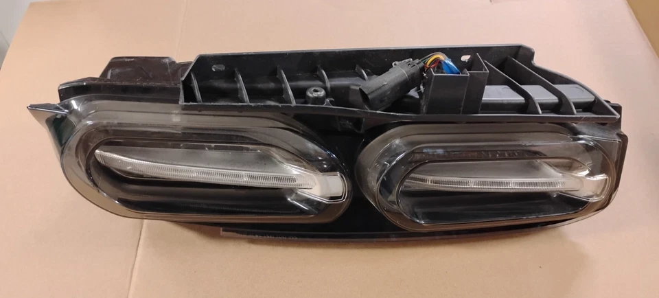 2020 Chevrolet SS Camaro LED Tail Light RIGHT SIDE Passenger Taillight 84725130 - Imagem 1 de 4