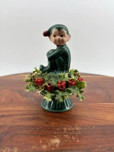 Inarco Pixie Elfe Figur Knieumarmung Stechpalmenkranz E-2506 Weihnachten 1960’s 4,5" - Bild 1 von 9