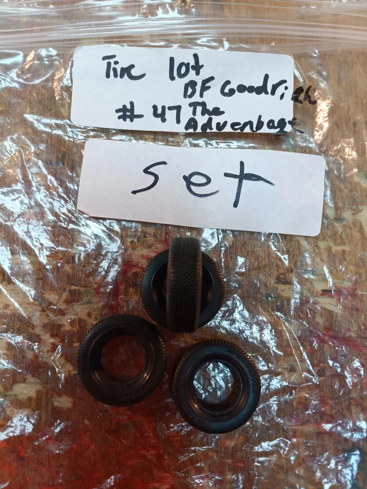 Lote 47 de rodas e pneus de carro modelo - Imagem 1 de 1