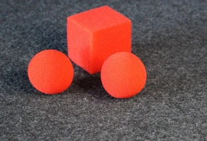 Rote Bälle Zaubertrick, Schwammbälle werden zu Würfel - Bild 1 von 1