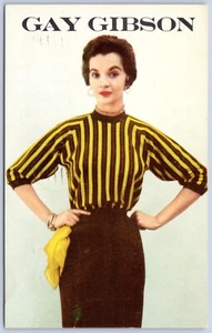 Postal Gay Gibson Mujer Moda Ropa Estilo Años 50 MCM C58 - Imagen 1 de 2