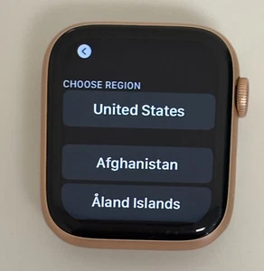 Apple Watch Series 6 (40mm / 44mm) Złota aluminiowa obudowa z paskiem sportowym - dobra - Zdjęcie 1 z 3